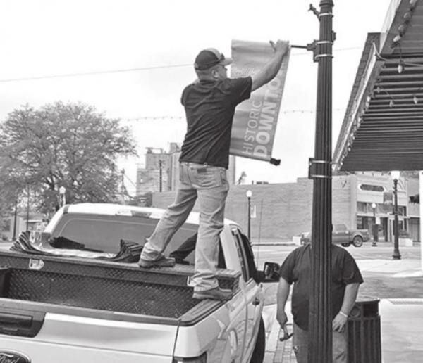 City installs new summer banners
