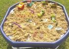 Sand-filled tub truck village Sand-filled tub truck village