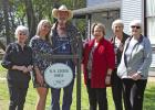 Pictured from right to left are: 20th Century Club members Rita Harvey, Joann Tollett, and Debby Efurd, owners Mark and Sondra White, and 20th Century Club Member Brenda Barnwell. GAZETTE PHOTO / ELIZABETH LANNING 20th Century Club presents marker to Carson House
